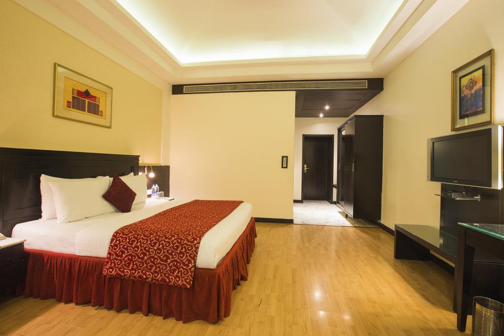 Hôtel Residency Club à Pune Extérieur photo