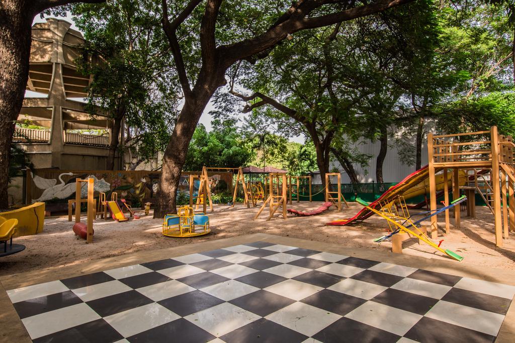 Hôtel Residency Club à Pune Extérieur photo